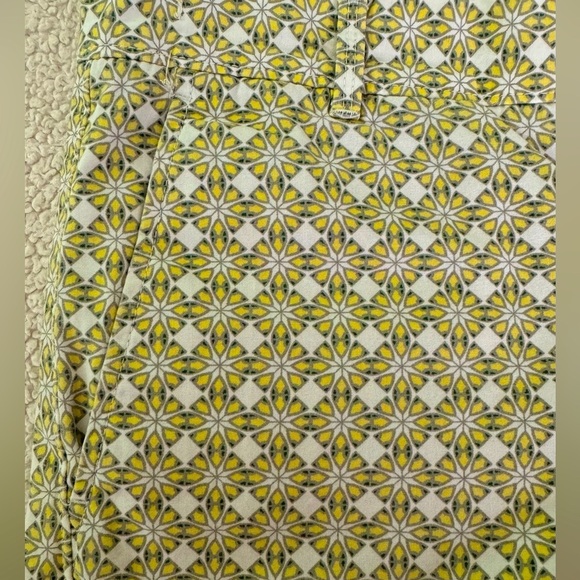 Banana Republic 6 Moon Yellow cuffed shorts. Werdo Luped w/geographic designs. - Picture 4 of 15